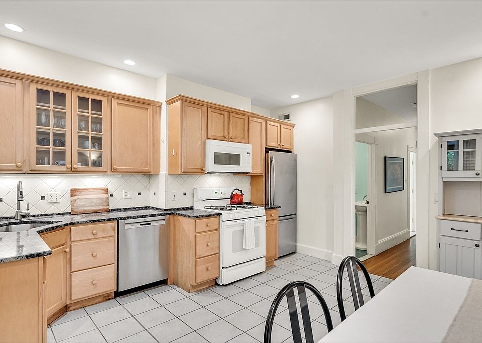1st image of 124 Chestnut St #1