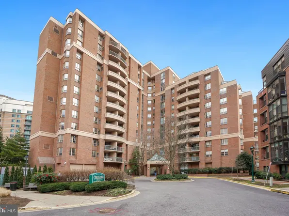 4808 Moorland Ln APT 211, Bethesda, MD 20814