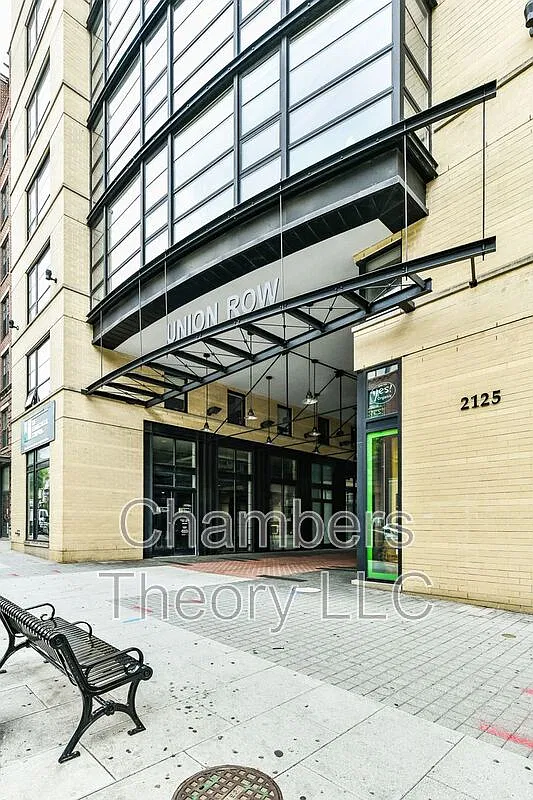 1 bed, 1.0 bath, 801 sqft, $2,700 — Photo 2