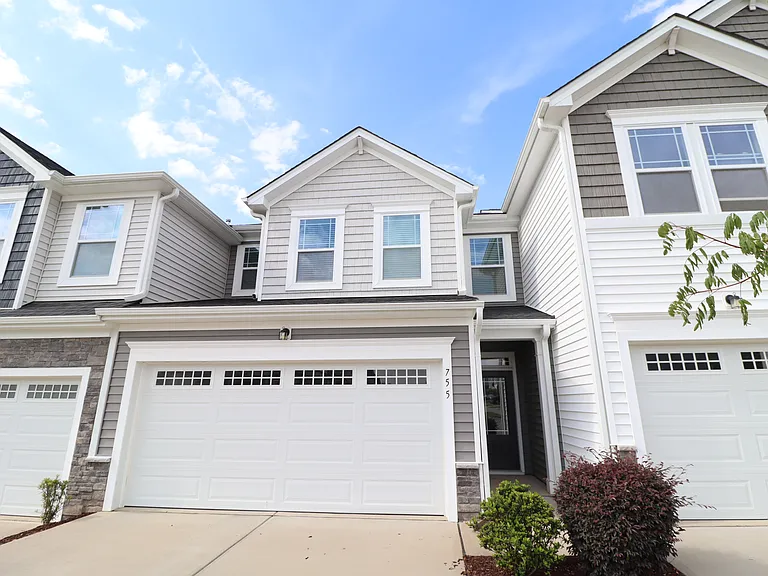 755 Amarra Dr — Photo 1