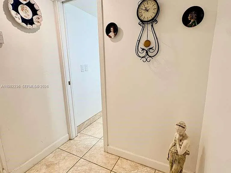 20500 W Country Club Dr #410 — Photo 4