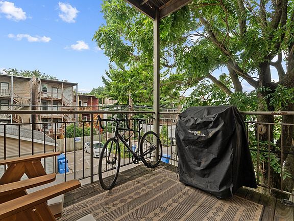 5th image of 1118 N Wolcott Ave APT 2W