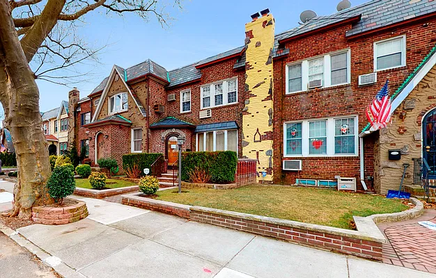 Sold by Capri Jet Realty Corp | media 1