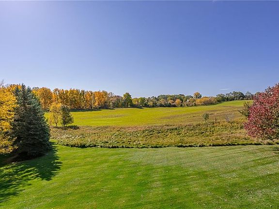 3rd image of 11 Fall Meadow Dr