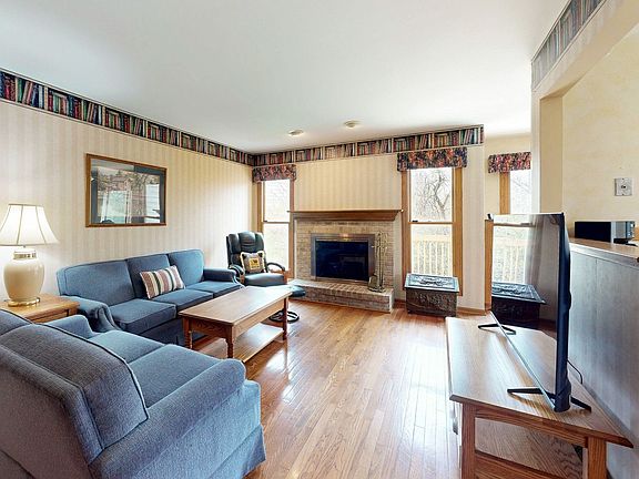 3rd image of 227 Parktrail Ct