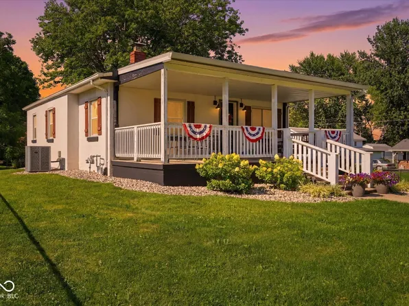 706 8th St, Shelbyville, IN 46176
