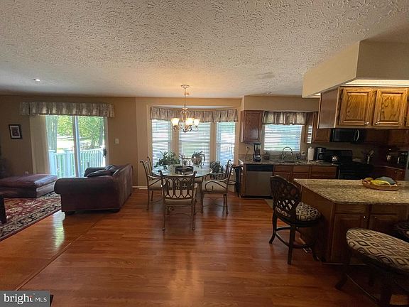 3rd image of 4046 Caribon St