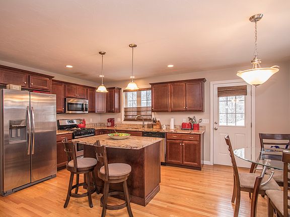4th image of 5 Oak Meadow Pl