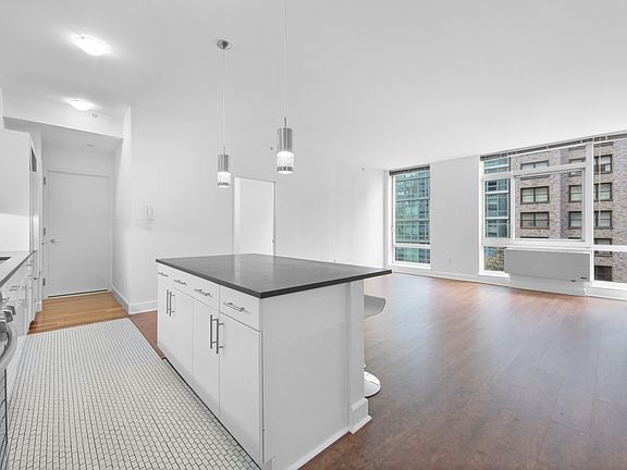 5th image of 212 E 57th St APT 3A