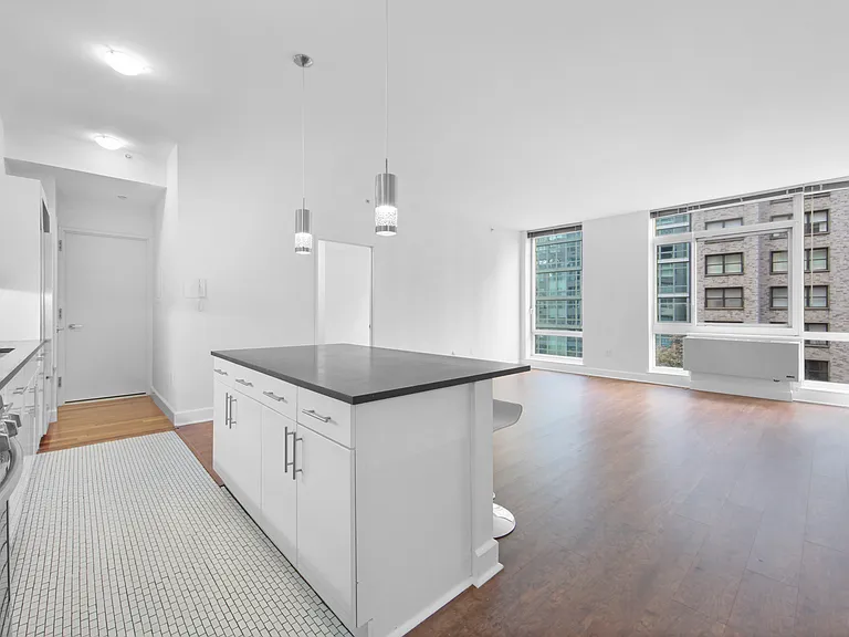 212 E 57th St #3A — Photo 5