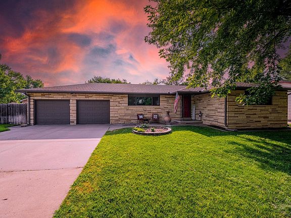 2nd image of 3316 N Clarence Cir