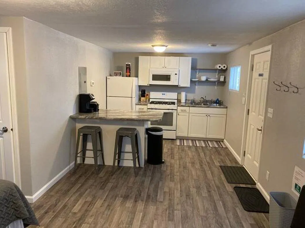 Studio, 500 sqft, $995 — Photo 4