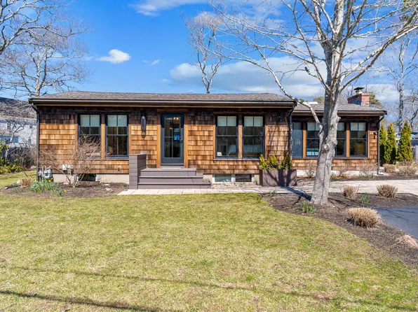 10 Knollwood Drive, East Falmouth, MA 02536