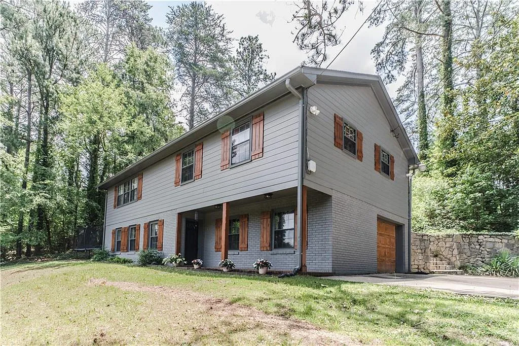 5 bed, 3.0 bath, 2109 sqft, $2,100 — Photo 2