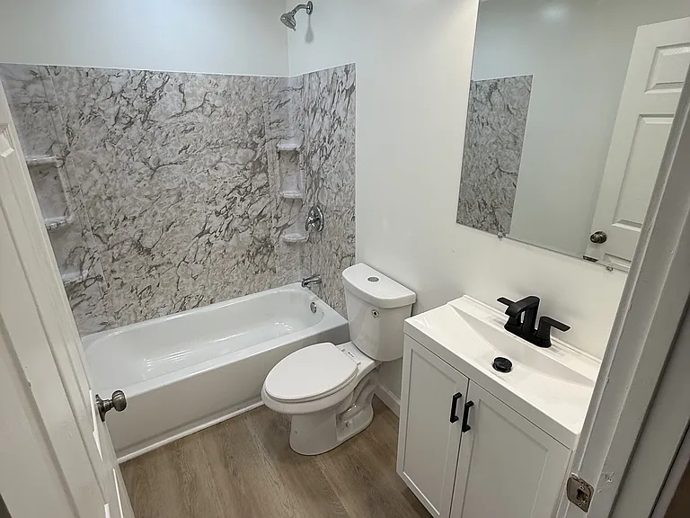 1425 Camp Ave — Photo 7