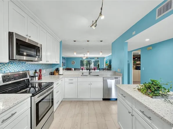 3072 Sandpiper Bay CIR #M204, NAPLES, FL 34112