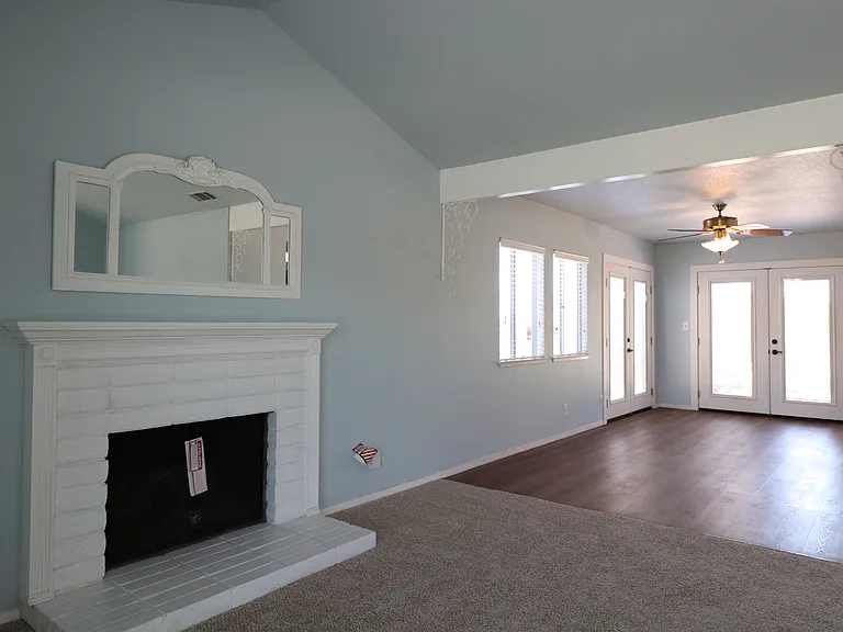 355 Cain Dr — Photo 3