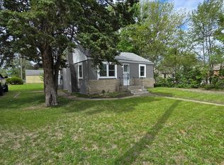704 Windsor Rd, Loves Park, IL 61111