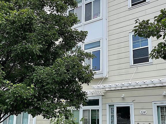 5th image of 134 Meridian Blvd #B