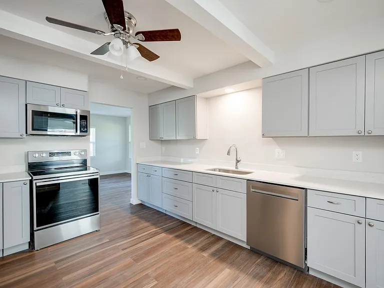 809 N West St — Photo 13