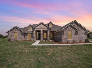 650 Serenity Ln, Red Oak, TX 75154