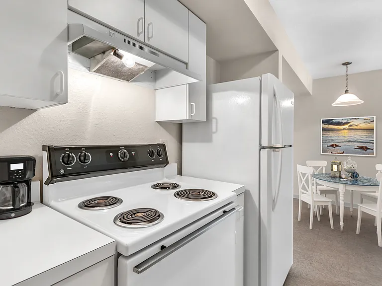 Willow Creek Apartments — Photo 10