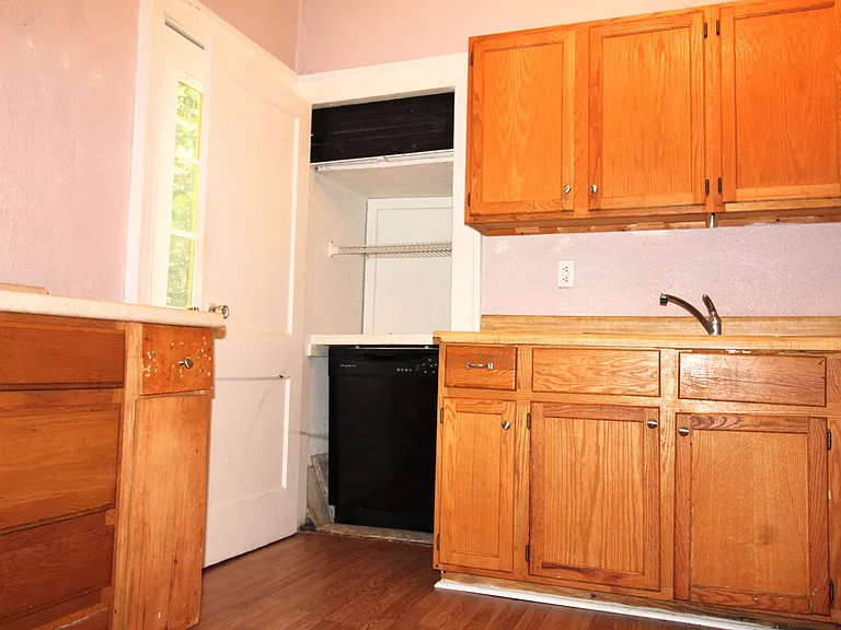 1021 College Ave — Photo 16