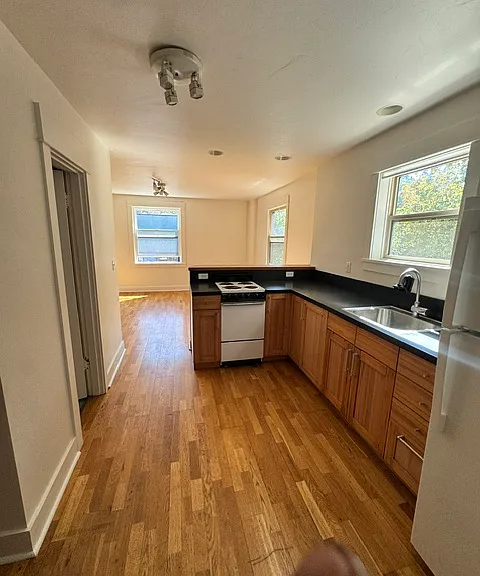12 Oak St #1 — Photo 3