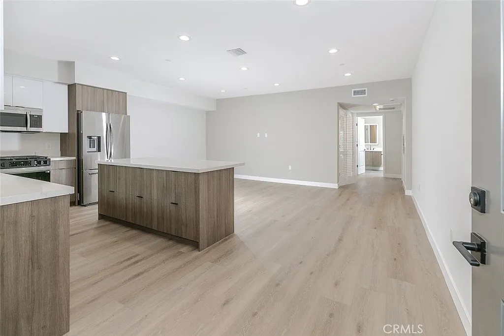 2 bed, 1580 sqft, $3,450 — Photo 4