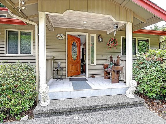 2nd image of 552 Panoramic Dr