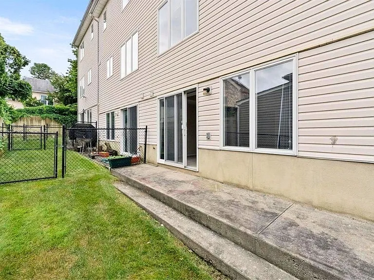 2 Hops Commons Ct — Photo 26