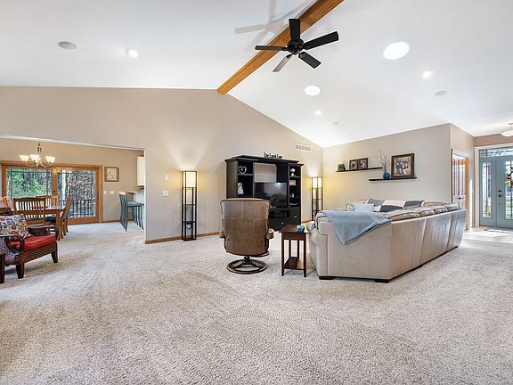 4th image of 16933 Fox Chase Cir