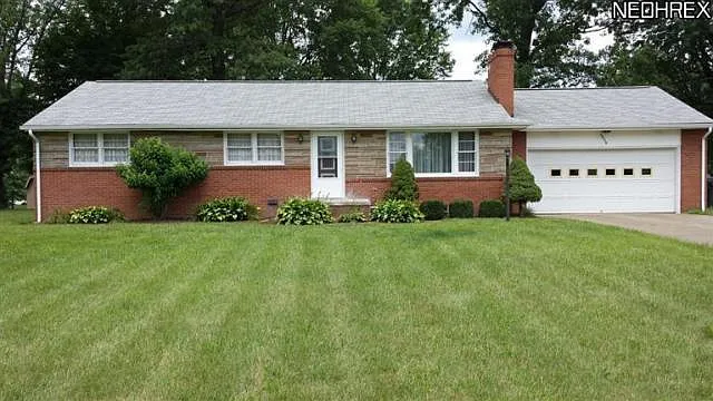 3839 Grove St NE photo 1