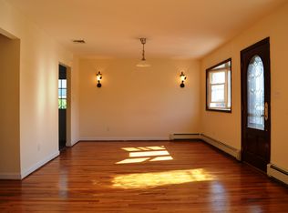 6 Kirkwood Rd, Port Washington, NY 11050