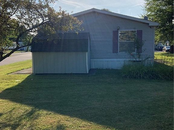 3rd image of 215 Kenny Brook Ln