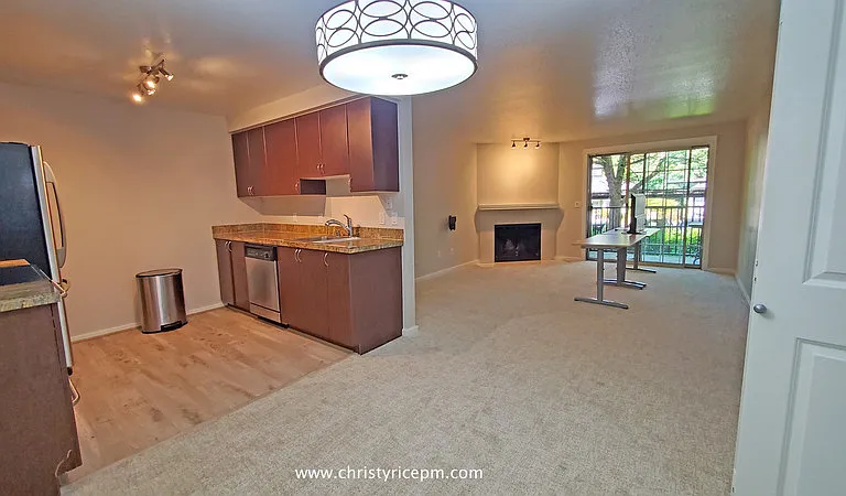 215 9th St #D201 — Photo 14