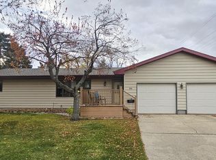 204 21st Ave NE, Aberdeen, SD 57401