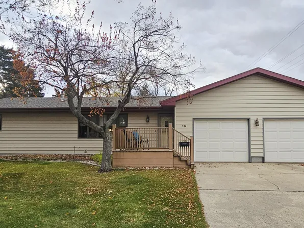 204 21st Ave NE, Aberdeen, SD 57401