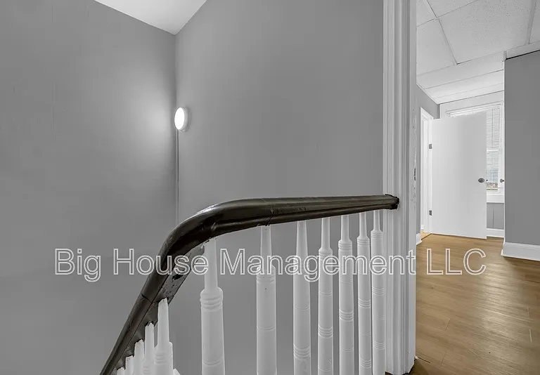 339 E 25th St #3 — Photo 4