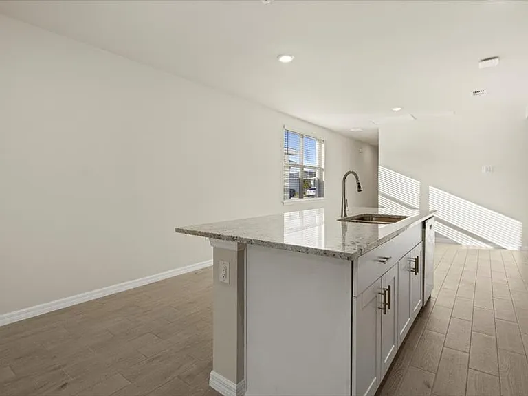 44221 Frontier Dr — Photo 10