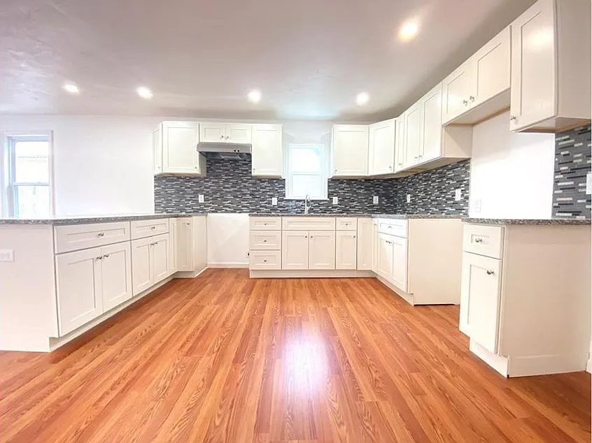 7 Blossom St — Photo 2