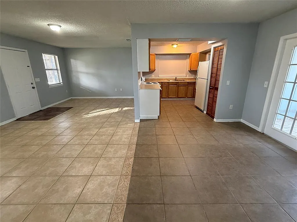 3 bed, 1.0 bath, 1338 sqft, $1,549 — Photo 4