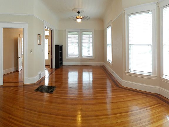 3rd image of 27 W Poplar St