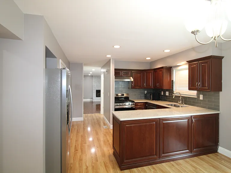 912 Oakwood Farms Ln — Photo 34