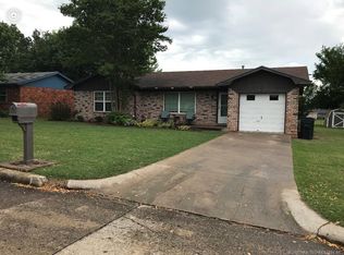 1502 Briarwood Ln, Henryetta, OK 74437