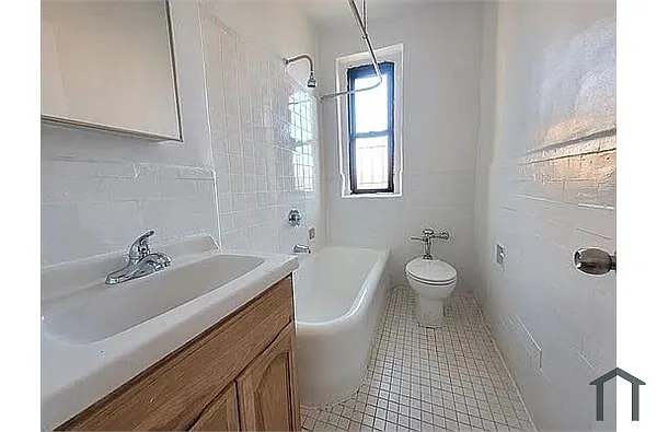 Building Photo - 2285 Grand Concourse #3F