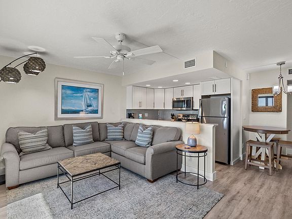 3rd image of 2230 Camino Del Mar Dr #2B2