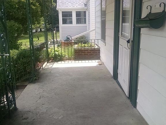 2nd image of 216 S 6th Ave