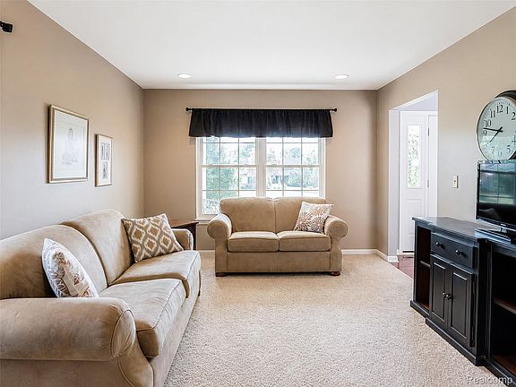 5th image of 5734 Katz Farm Ct
