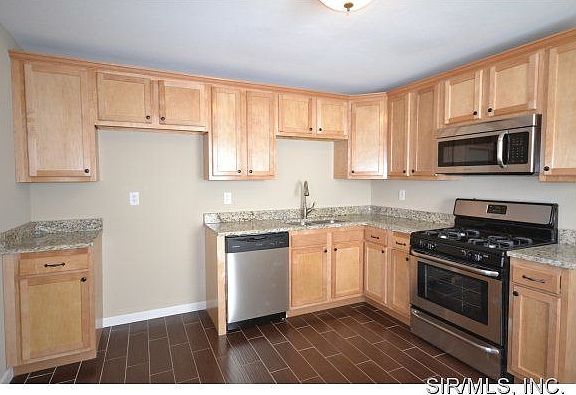 5th image of 2421 Wilson Ave
